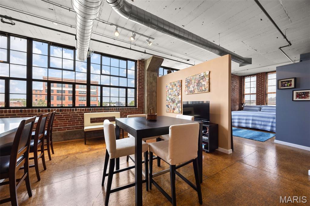 Lofts/ 2020 Washington - Residential