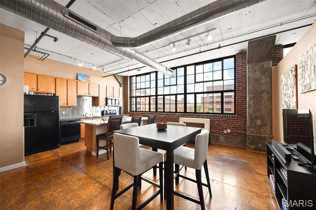Lofts/ 2020 Washington - Residential