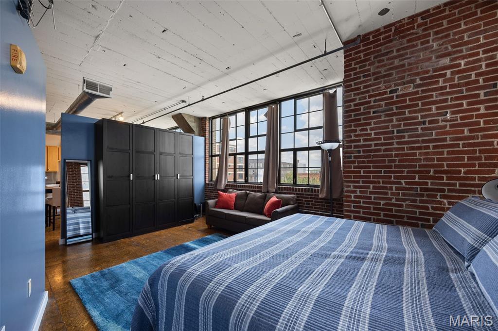 Lofts/ 2020 Washington - Residential