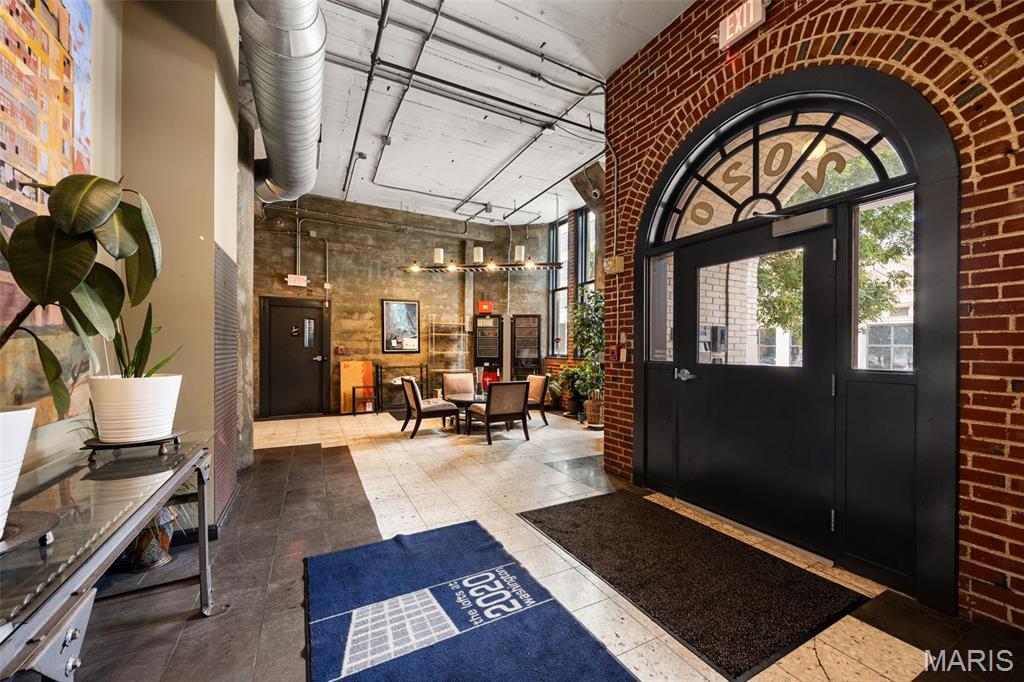 Lofts/ 2020 Washington - Residential