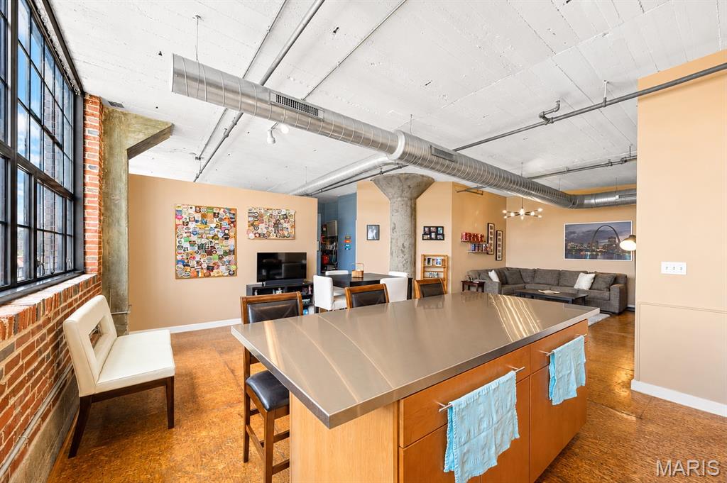 Lofts/ 2020 Washington - Residential