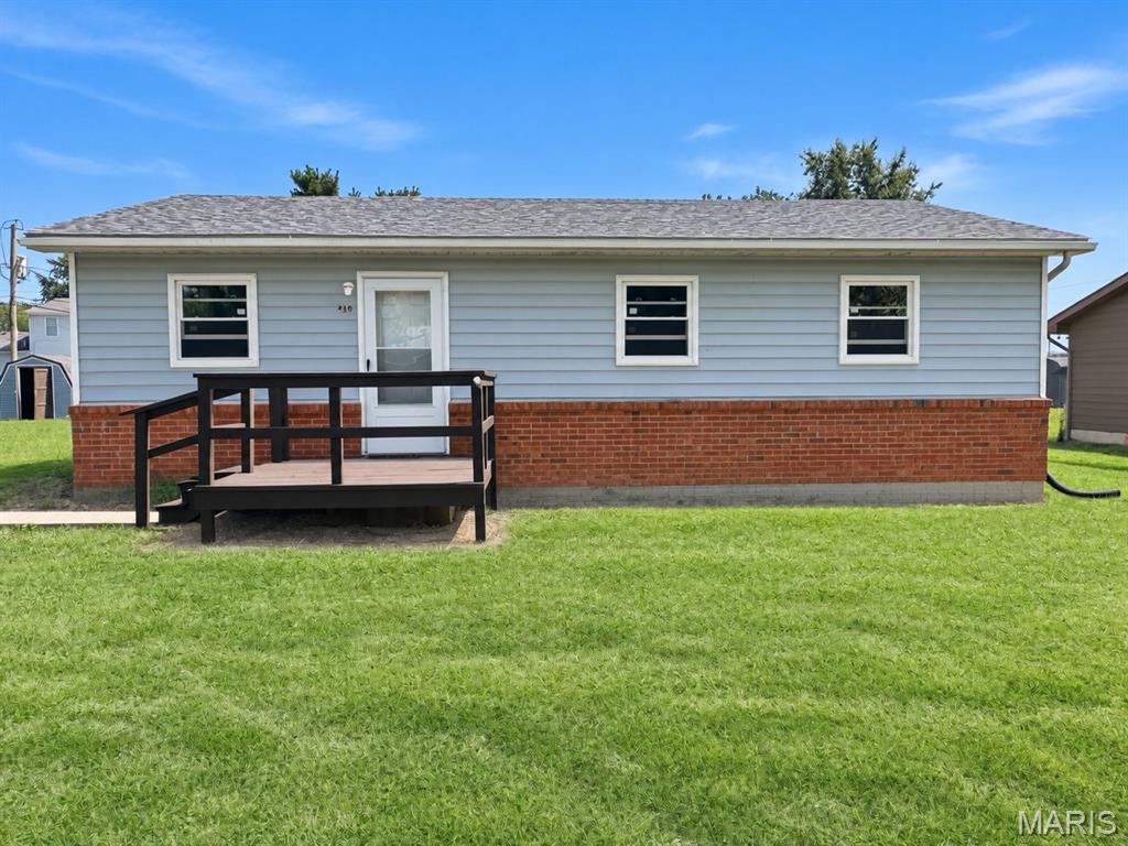 3-bed/1-bath in the heart of South Roxana!  This one includes 2 parcels of land for that extra space you need!  Tons of yard space great for entertaining!  New roof in 2026!  HVAC and water heater only 3 years old!  Just a few minutes from I-255 or 111 for easy commutes!  This one is move-in ready and won't last long!  Reach out to your favorite agent to set up a showing today!