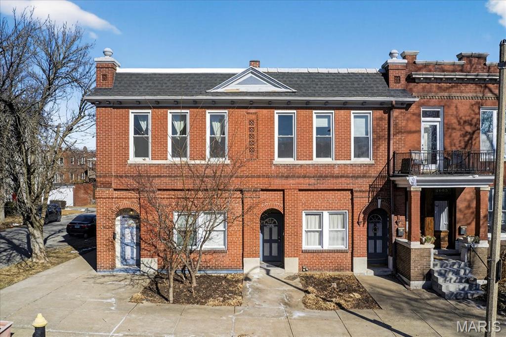 Check out this amazing 8-family investment opportunity in a prime Tower Grove South location! Half of the building’s roof is a brand new TPO, and the other half will be fully replaced prior to closing. All units are currently tenant occupied except for the vacant unit pictured, which was intentionally kept open for the future buyer. Tenants pay gas and electric, and the unit mix includes four 1-bedroom units, three studios, and an additional oversized 1-bedroom that could potentially be converted into a 2-bedroom (this unit also features an in-unit washer and dryer). Three units are Connecticut facing, four units face Oak Hill, and one faces the fenced backyard. Each unit has 1 bathroom and some have dishwashers. These apartments have remained highly desirable thanks to the unbeatable location right next to Tower Grove Park. The building has two separate basements with washers and dryers plus plenty of storage space. Two hot water heaters were replaced in 2025, with another new in 2021. Outside, the property has low-maintenance landscaping with minimal green space to upkeep. Conveniently located near South City’s best shops and restaurants, with quick highway access that adds even more tenant appeal. Priced competitively based on current condition and rent rates, this is a great opportunity for investors looking for a strong property in a hot area!