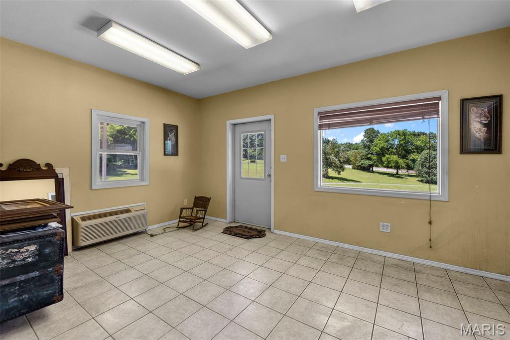 n/a - Commercial Sale