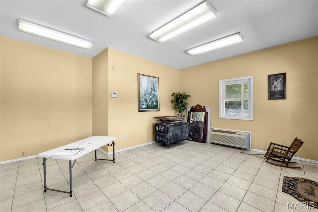 n/a - Commercial Sale