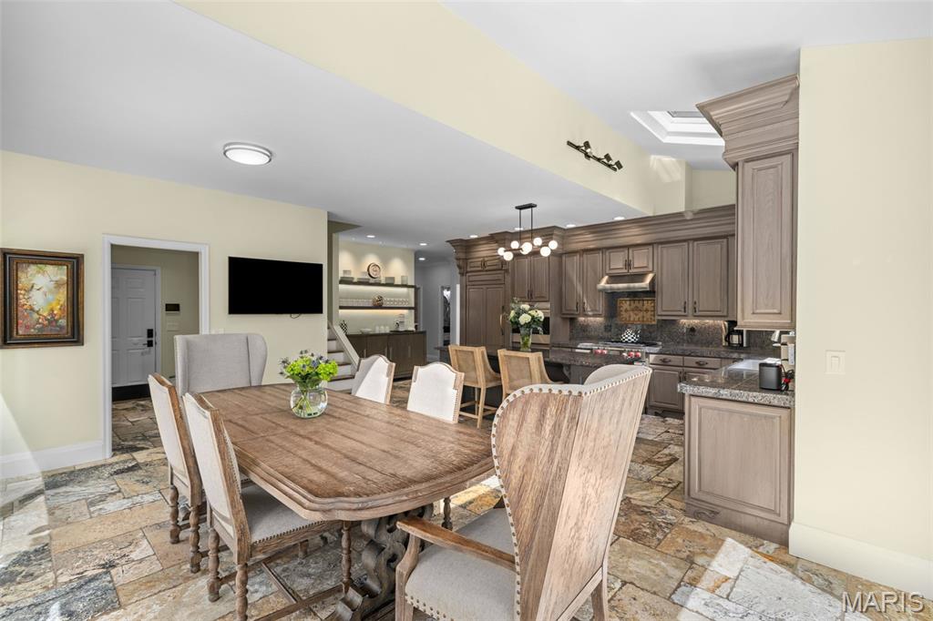 Kingspointe 2B - Residential