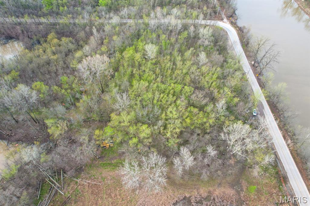 This property has river access and would also be a great property for hunting and fishing or other activities.
It is located right off Hwy 21 in St Louis County.
Listing agent must accompany all showing so please call Don Braswell to review. Location: City, High Traffic, Other, Rural, Suburban