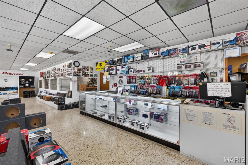 Hollandia - Commercial Sale