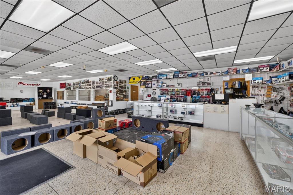 Hollandia - Commercial Sale