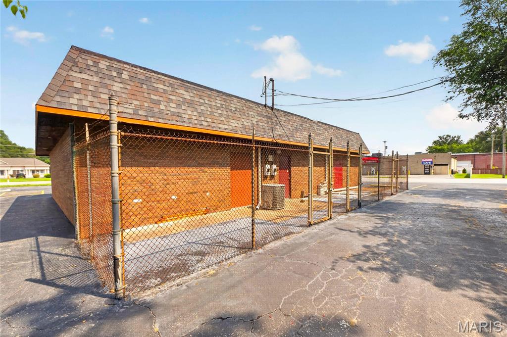 Hollandia - Commercial Sale