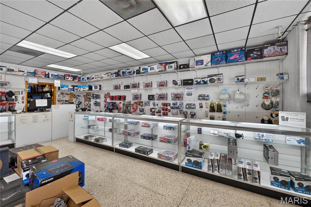 Hollandia - Commercial Sale