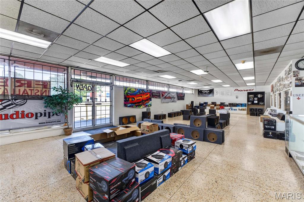 Hollandia - Commercial Sale