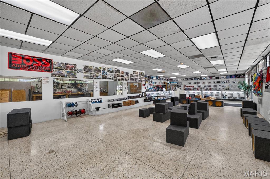 Hollandia - Commercial Sale