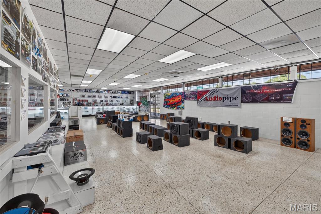 Hollandia - Commercial Sale