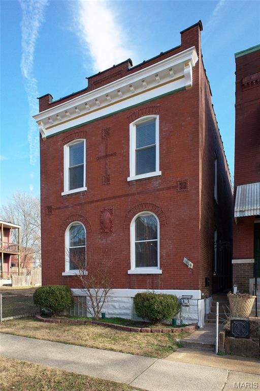 Sharp open floor plan with 3 bedrooms and 2.5 baths, featuring zoned HVAC and off-street parking, ideally located in walkable Historic Benton Park. The main floor boasts soaring ceilings, a gas fireplace, and coffered ceiling in the spacious living area, which flows into the adjoining dining room. The updated kitchen includes an attached breakfast room and is filled with abundant natural light.  
The second floor offers a large primary suite with a luxury bath featuring a double vanity, jacuzzi tub, separate shower, and walk-in closet. Also on this level is a convenient laundry area with washer and dryer, plus two additional bedrooms and a full bath.
The neat, clean walk-out basement provides excellent storage or flex space. Outside, enjoy a level, fenced yard with a patio that is perfect for outdoor entertaining. This property has an assumable VA loan Maturity date 11/1/2051, 2.375% interest rate & $281,330.81 approximate unpaid principal.  Buyer must meet requirements to qualify.  snow is clear, good to show
