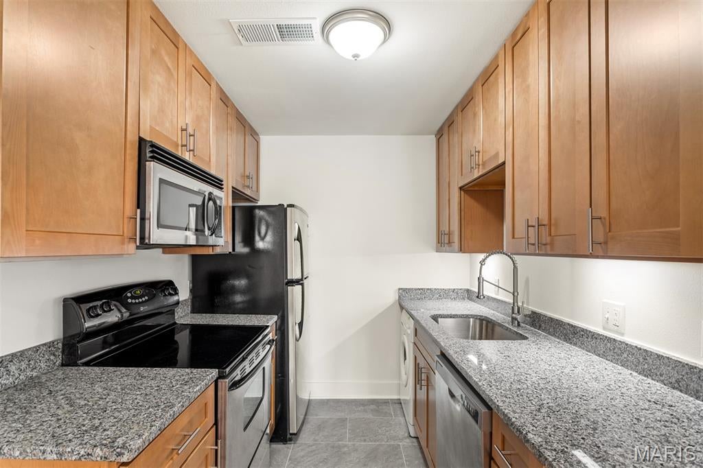 Pershing Ave Condo - Residential