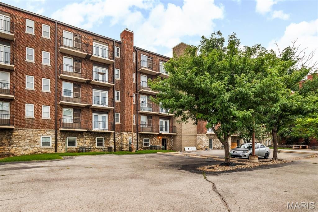 Pershing Ave Condo - Residential