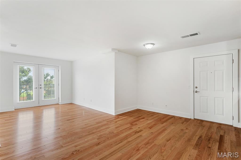 Pershing Ave Condo - Residential