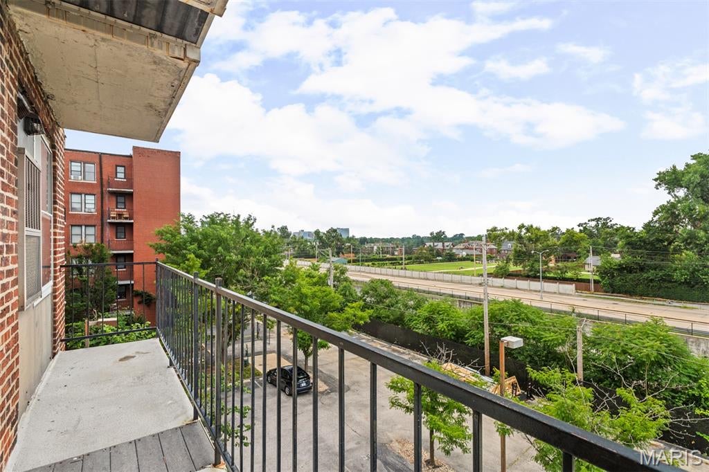 Pershing Ave Condo - Residential
