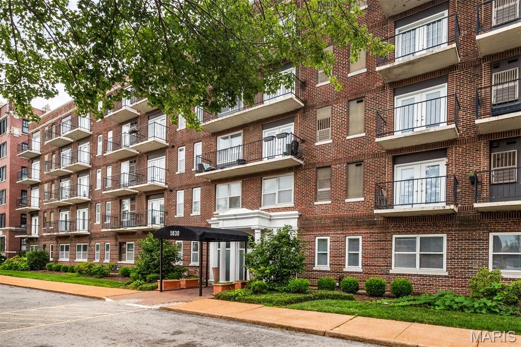 What a great opportunity to own a freshly renovated condo in a just-updated building sporting a new roof, flooring, paint and systems. With a view overlooking Forest Park, this unit is centrally located in the active Skinker DeBaleviere neighborhood, and has 2 beds with generous closet space and a large bath, blonde wood floors and a balcony just outside the living room french doors. The kitchen includes all the necessities, and includes an in-unit washer/dryer combo, with an alternative shared laundry just around the hall corner. The highly walkable neighborhood offers excellent proximity to Central West End, Wash U, Barnes Jewish, and Childrens' Hospitals. This price, size and space are unbeatable for comfortable living in the heart of St Louis, and it won't last long!