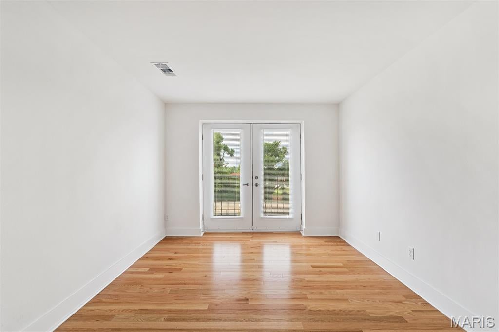 Pershing Ave Condo - Residential