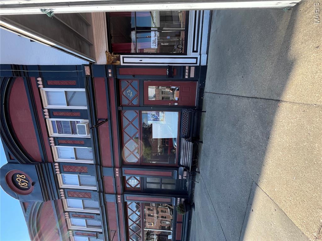 New renovated studio apartment on the brick street! New flooring, appliances and bathroom. Centrally located to Scott AFB, I-64, HWY 50 and local hospitals. Requirements: 620 credit score, 2.5 times the rent as income. No pets.