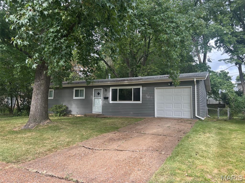 Freshly updated and ready for move-in, this 3-bedroom, 1-bath home offers comfortable living in a quiet residential neighborhood. The home features new flooring, fresh paint, and a bright, open layout that makes the space feel welcoming. The kitchen is clean and functional with plenty of cabinet storage, and each bedroom provides good size and natural light.
A spacious backyard offers room for outdoor activities, gardening, or pets, and off-street parking adds everyday convenience. Located near schools, parks, and major roadways, this home provides easy access to nearby amenities while maintaining a peaceful setting. You will love this home!!