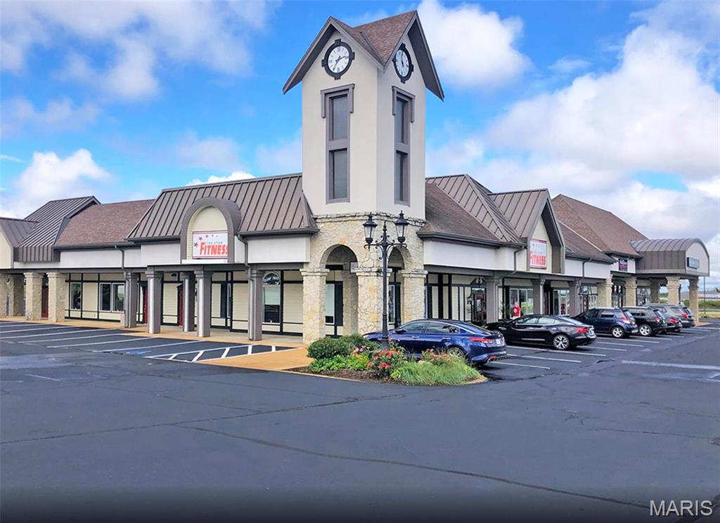 INVESTMENT HIGHLIGHTS 16 Rentable Suites 100% Occupied Currently under professional management Conveniently located next to Hwy 54 and KK in Heart of Osage Beach Digital Signage with highway visibility at no charge All ground level units with private entrances Professional Lease Holders 

EXECUTIVE SUMMARY Palisades Mall is a great cash flow property positioned in a great location. In the heart of Osage Beach within a short distance to Margaritaville and Lake of the Ozarks. Palisades provides a myriad of professional tenants with plenty of parking and great traffic flow from Lake of the Ozark visitors and local residents. Palisades offers a well maintained selection of 16 offices right next to Hwy 54 and off of KK Hwy next to Ace Hardware, Dollar General, a multitude of restaurants, and Slumberland Furniture. Location: City