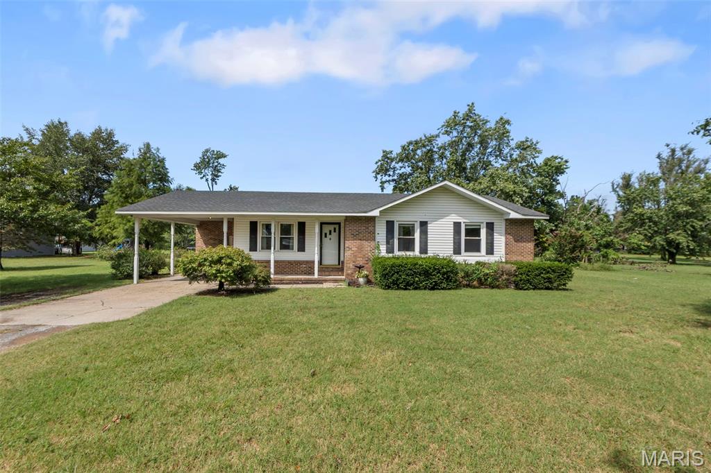 Welcome to 206 Bohannon St! This 3-bedroom, 1.5-bath home offers 1,340 sq. ft. of living space situated on a spacious 1-acre lot. The home features a comfortable layout with plenty of room to make it your own, along with a screened-in back porch that provides a great space to relax or enjoy the outdoors. The large lot offers plenty of room for outdoor activities, gardening, entertaining, or simply enjoying the added space. This property is a great opportunity for buyers looking for a comfortable home with the benefit of a spacious lot.