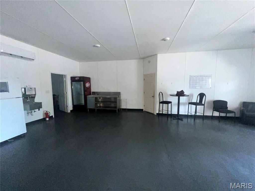 Litchfield - Commercial Sale