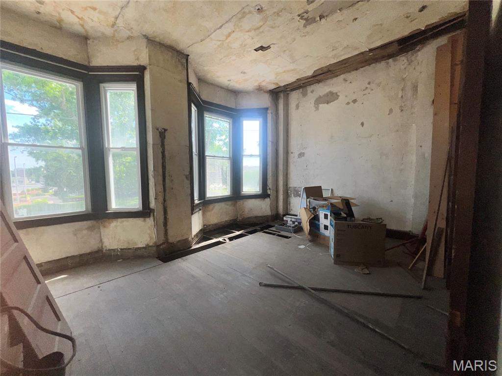 Litchfield - Commercial Sale