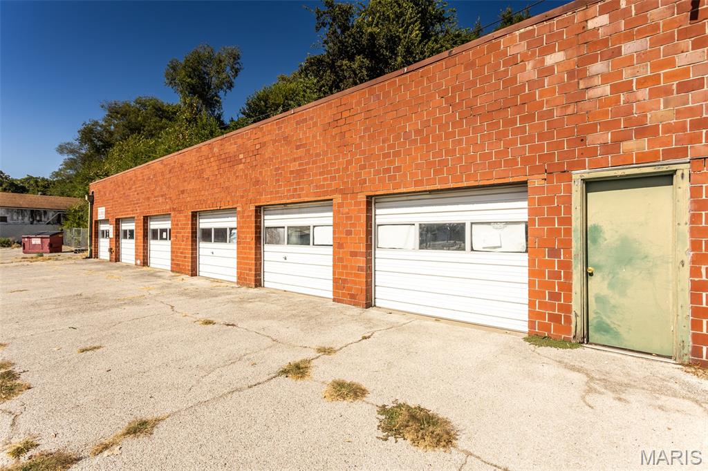 Siring Place Sub - Commercial Sale