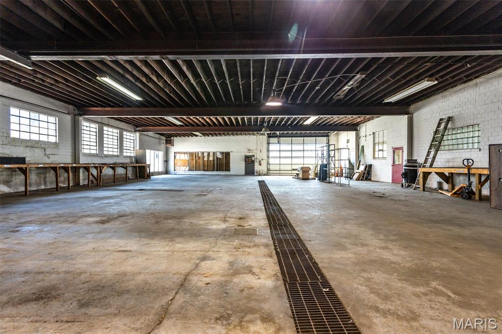 Siring Place Sub - Commercial Sale
