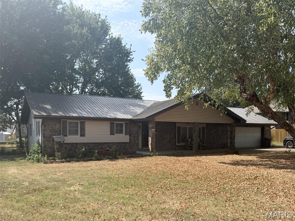 Welcome home to this spacious 3-bedroom, 2-bathroom home located in a nice South Side neighborhood! With plenty of room both inside and out, this property offers a comfortable layout with features designed for everyday living and entertaining.
The home offers two separate living areas, giving you plenty of flexibility for a family room, game room, home office, or additional gathering space. The dining room provides a dedicated area for family meals and entertaining, while the nice-sized laundry room adds convenience and valuable storage space.
You’ll also appreciate the 2-car garage, providing room for vehicles, tools, and additional storage. Outside, the fenced yard offers a private space for children, pets, gardening, outdoor activities, or simply relaxing.
Located in a desirable South Side neighborhood, this home combines comfortable living space with a convenient location. With 3 bedrooms, 2 bathrooms, multiple living areas, a 2-car garage, and a fenced yard, this is a home with plenty to offer!