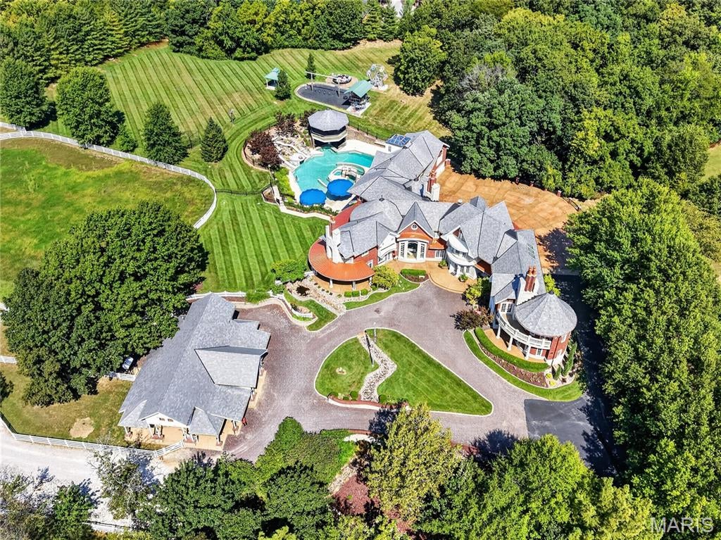 Country Hill Manor - Residential