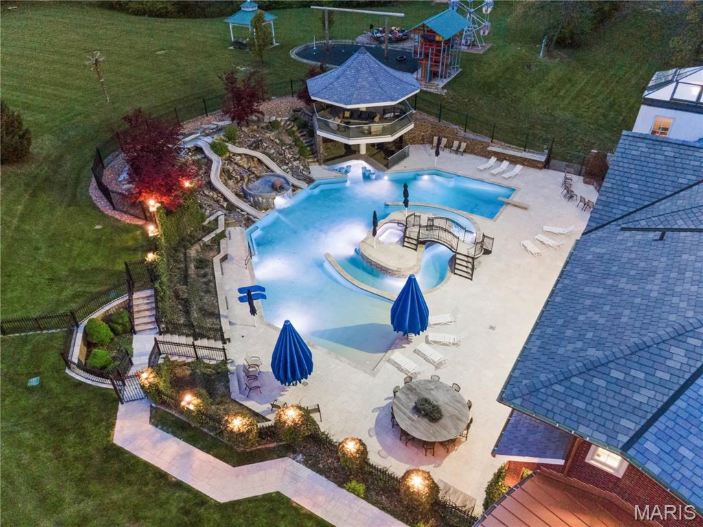 Country Hill Manor - Residential