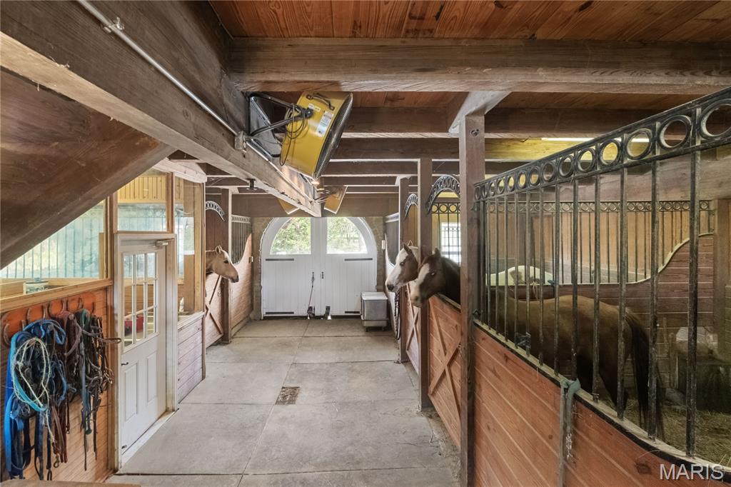 Country Hill Manor - Residential