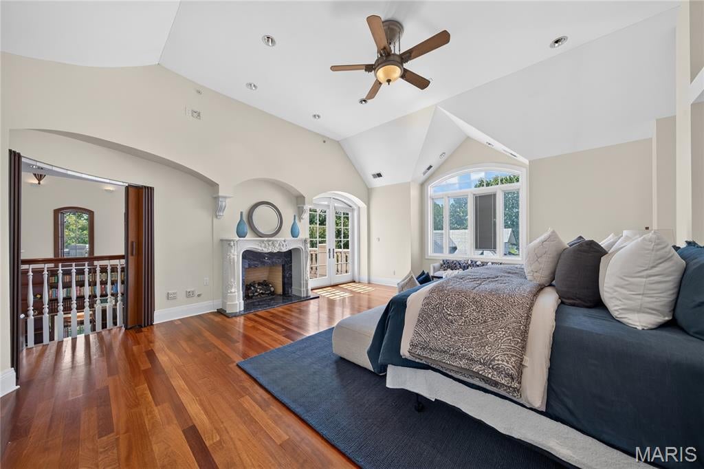 Country Hill Manor - Residential