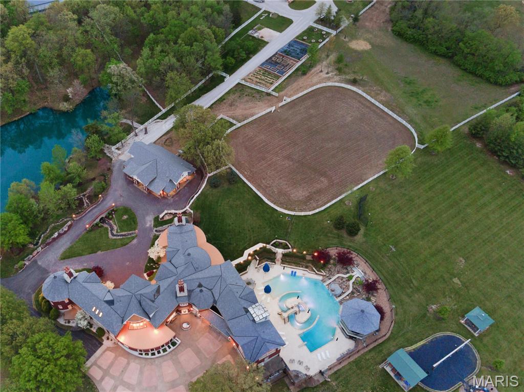 Country Hill Manor - Residential