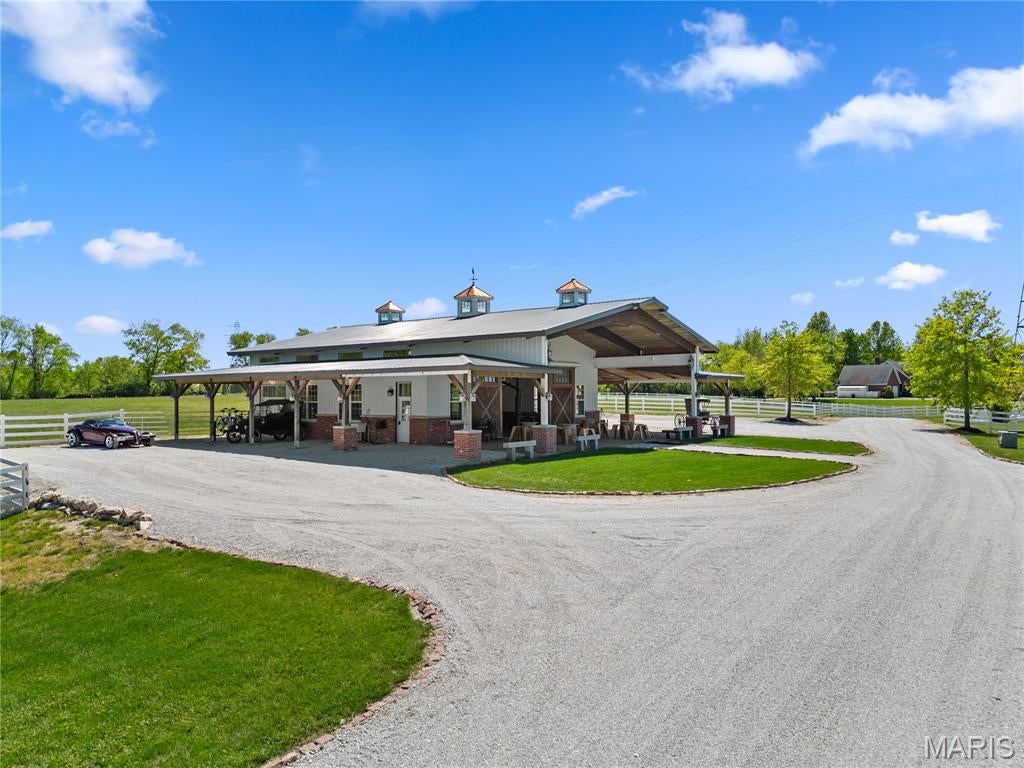 Country Hill Manor - Residential