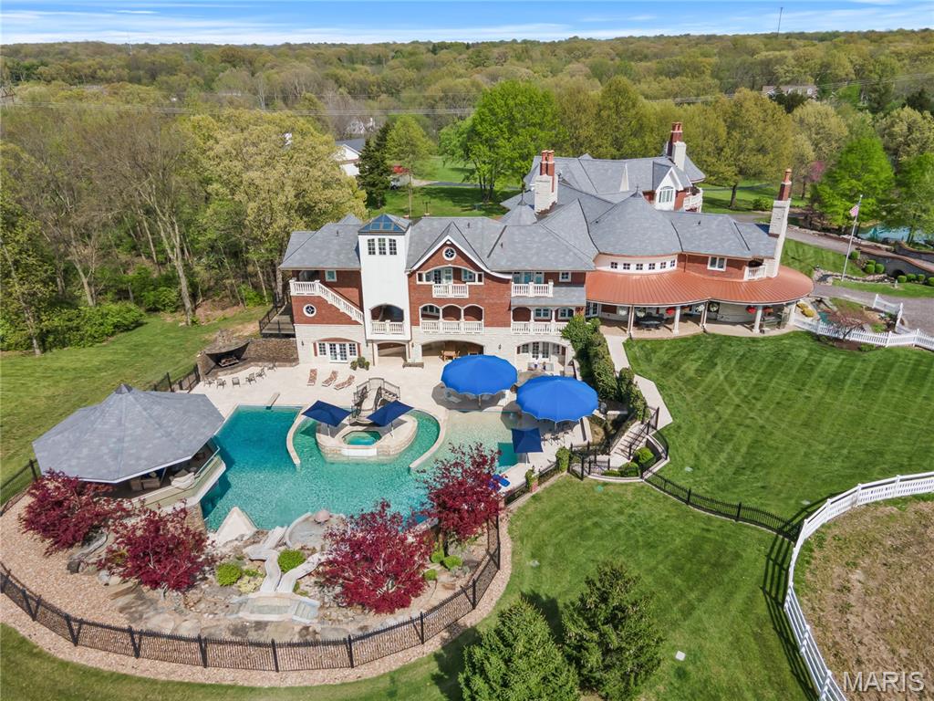 Country Hill Manor - Residential