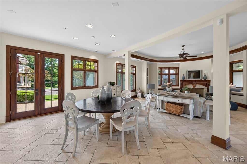 Country Hill Manor - Residential