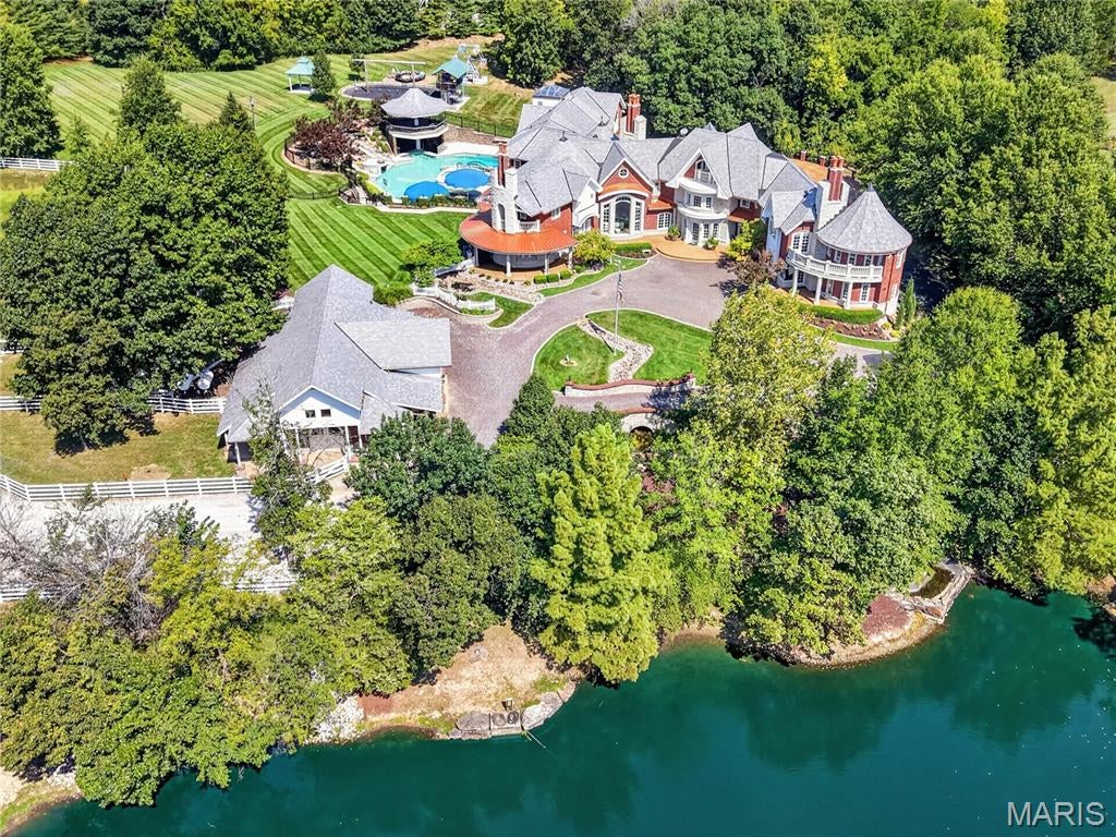 Country Hill Manor - Residential