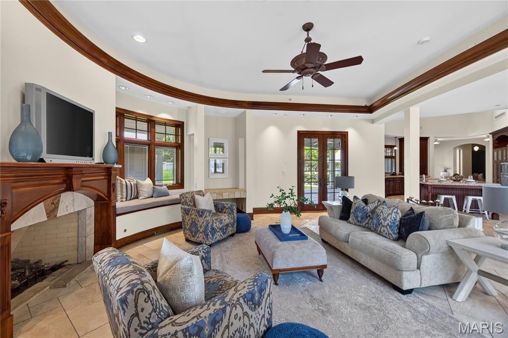 Country Hill Manor - Residential
