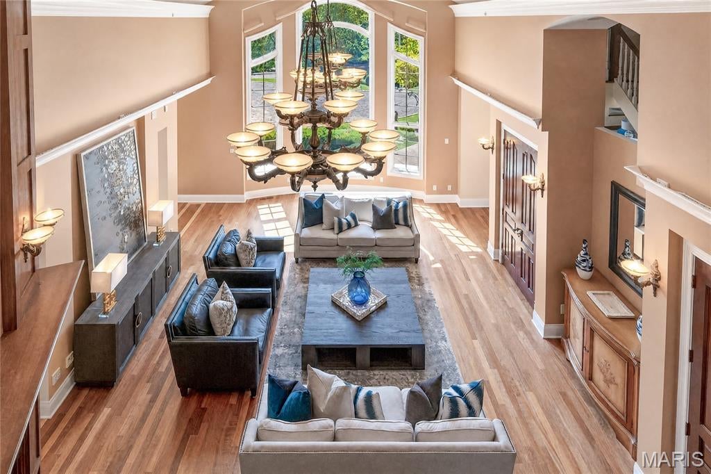 Country Hill Manor - Residential