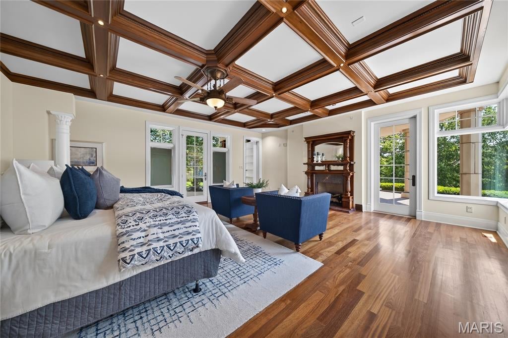 Country Hill Manor - Residential