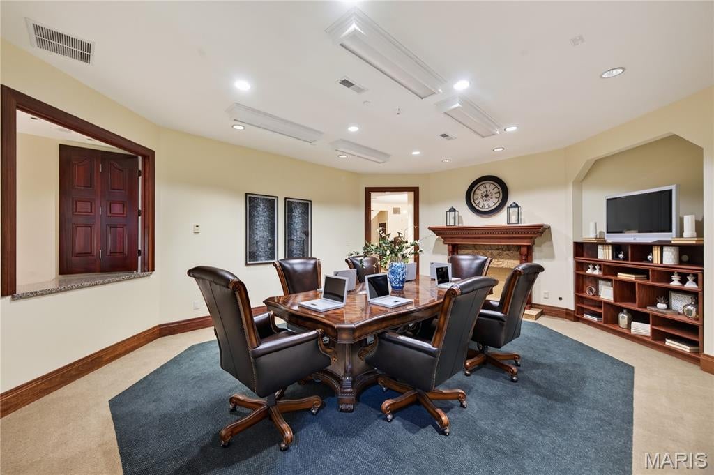 Country Hill Manor - Residential