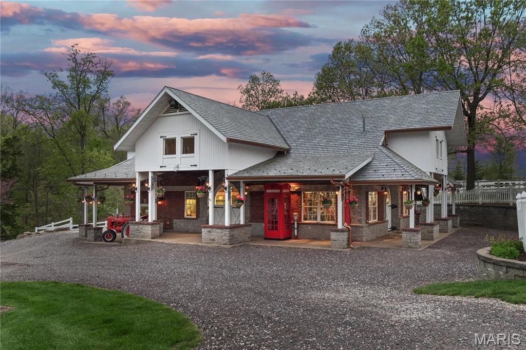 Country Hill Manor - Residential