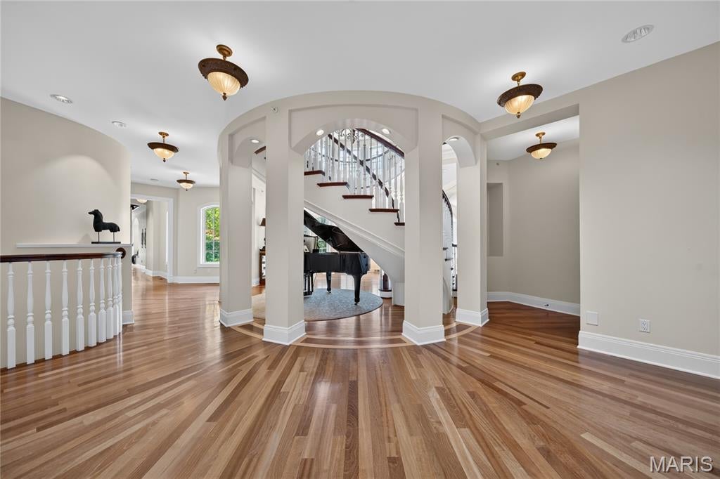 Country Hill Manor - Residential