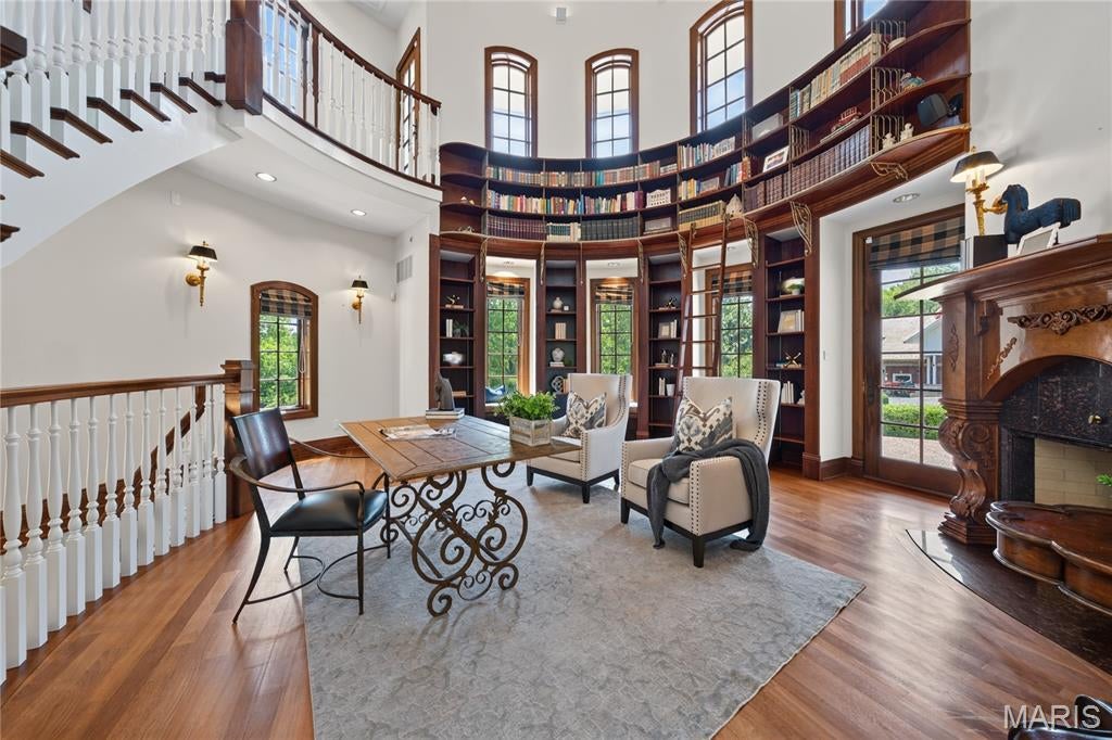 Country Hill Manor - Residential